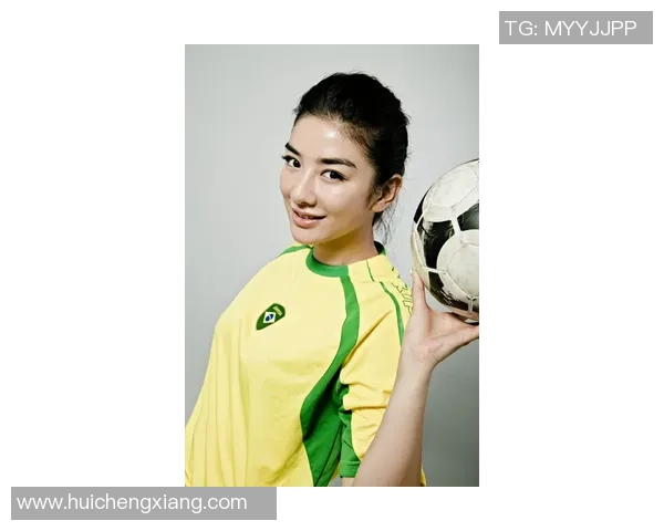 足球明星私下时刻的便装合影视频展现他们真实的一面与生活趣味